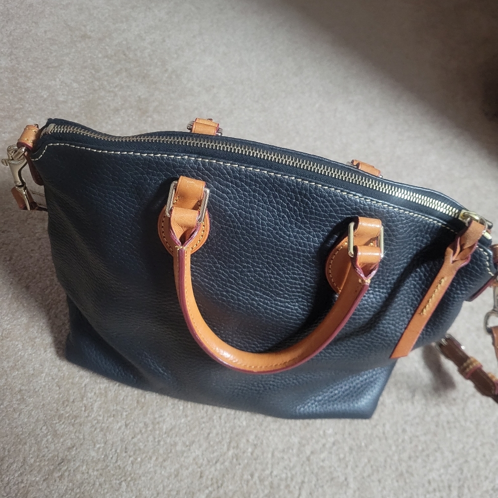 Dooney and Bourke Dillon handbag - Picture 2 of 9